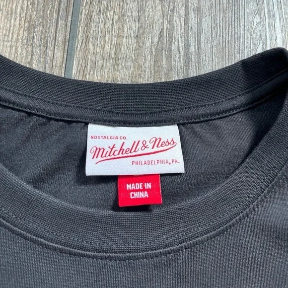 Mitchell & Ness Chicago Blackhawks Black Embroidered Short Sleeve Shirt Men's L - Picture 3 of 6